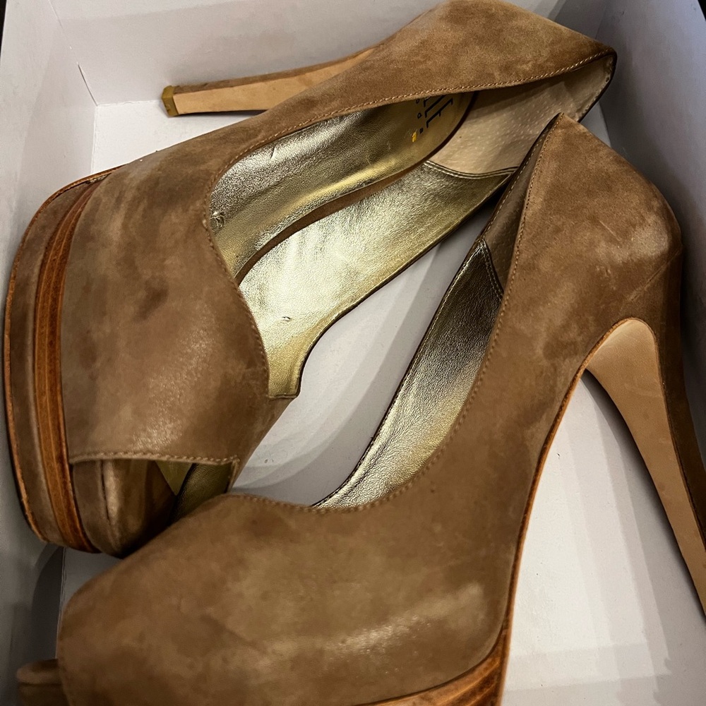 Size 10 Suede Pelle Moda heels